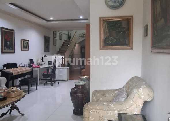Pondok Indah House with Strategic Location