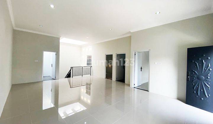 Dijual Rumah 2 Lantai Full Renovasi di Villa Melati Mas, Serpong 1