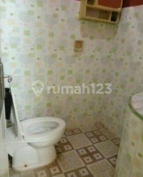 kamar mandi di jual rumah 2 lantai