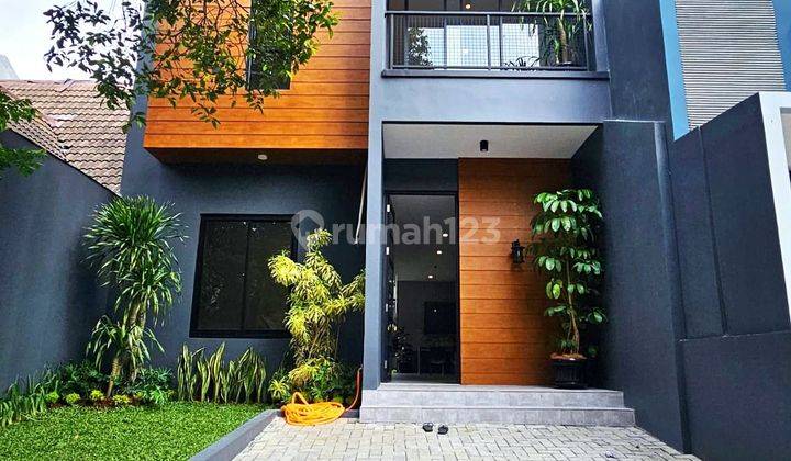 Dijual Cepat Rumah Apik Asri Bergaya Arsitektur Industrial Modern di Giriloka, Bsd 1