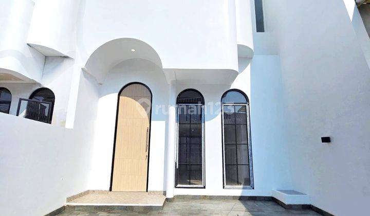 Dijual Rumah Desain Menarik 2 Lantai Dengan Mezanine di Little Santorini Citra Garden 2, Jakarta Barat 2