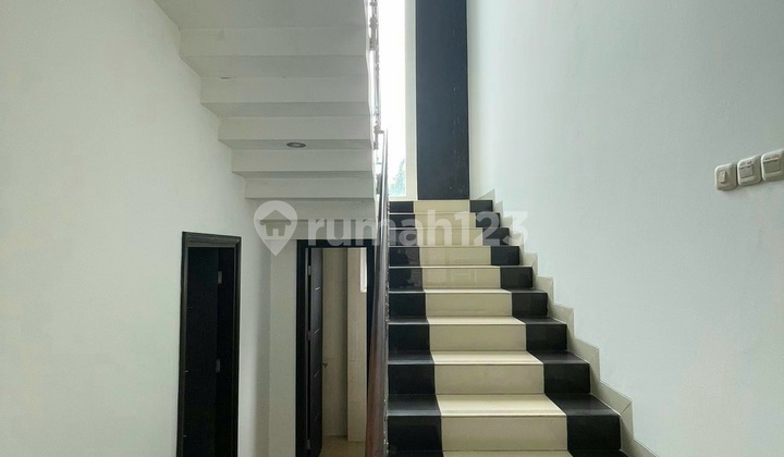 Rumah Mewah Taman Telaga Golf BSD City Fully Furnish Kondisi Bagus 2