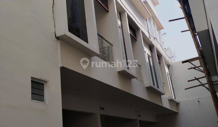 Rumah SHM 2 lantai di jalan lio jakarta timur 3