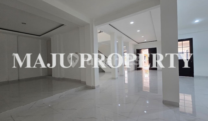 Nice 3-Story House in Legenda Wisata 2