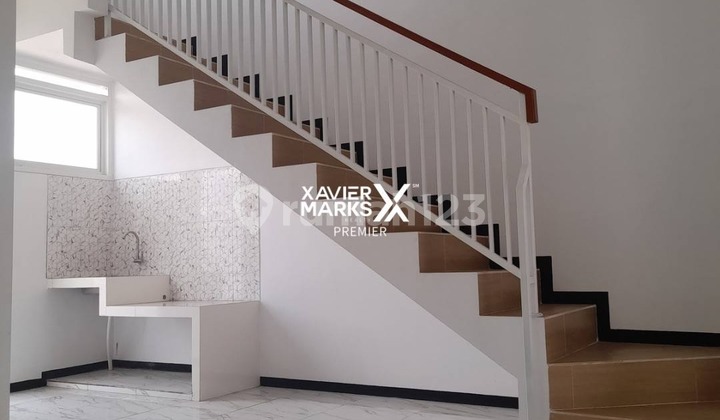 Brand New Beautiful Modern 2-Storey House with a Cozy Vibe, Spacious Carport Area, Ready to Occupy, Safe Environment with One Gate System, Strategic Location Near Prestigious Campuses UB and UMM, Easy Access to Public Facilities in Merrjosari, Soekarno Hatta, Malang City, H620 2