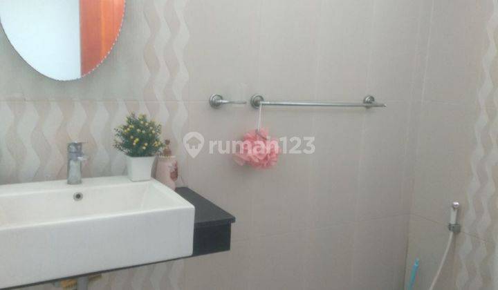 kamar mandi dijual rumah semi furnish dg