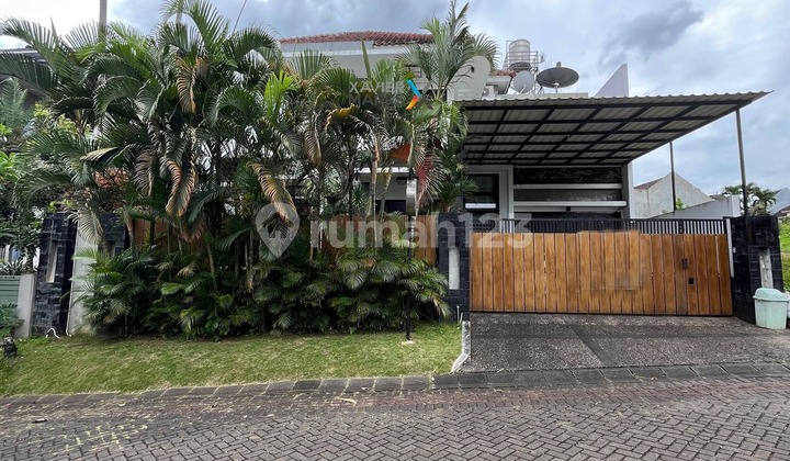 Dijual Rumah Tropis Modern Mewah 2Lt Furnish Ada Taman Depan Belakang Siap Huni Lingkungan Asri dan Aman di Jalan Kembar Dekat Kampus Ternama dan Selangkah ke Elpico dan Pusat Kota di Villa Puncak Tidar Dieng Malang Kota H315 Dijual Rumah Tropis Modern Mewah 2Lt Furnish Ada Taman Depan Belakang Siap Huni Lingkungan Asri dan Aman di Jalan Kembar Dekat Kampus Ternama dan Selangkah ke Elpico dan Pusat Kota di Villa Puncak Tidar Dieng Malang Kota H315