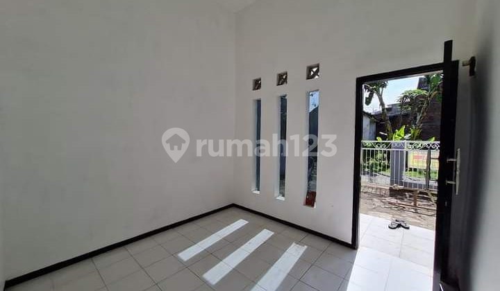 DIJUAL Rumah Cantik Bersih di Graha Saptoraya, Pakis (A490) 4