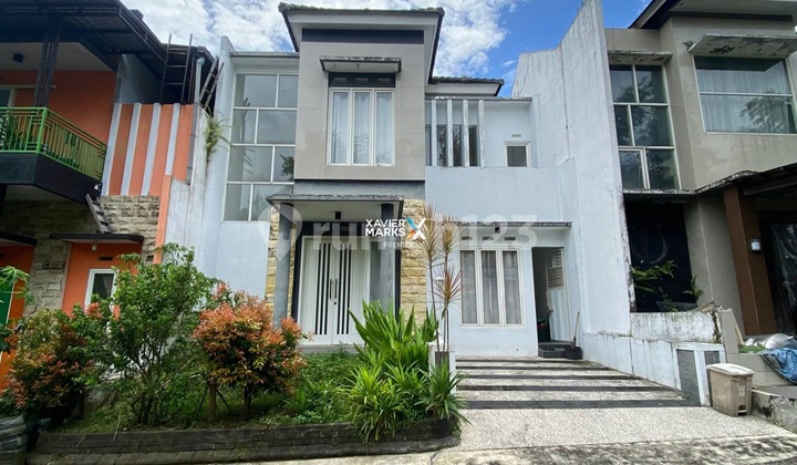 Dijual Rumah Minimalis Kondisi Terawat Bagus 2Lt Cocok untuk Hunian Keluarga atau Investasi Siap Huni Lingkungan Nyaman Akses Jalan Mobil Lokasi Strategis Dekat Exit Tol Karanglo dan Dekat Banyak Wisata Batu di Tirtasani Singosari Malang Kota H281
