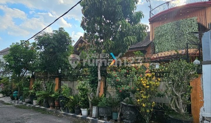 Dijual Rumah Terawat Tengah Kota Dg Pintu dan Jendela Kayu Jati Cocok untuk Rumah Kos Siap Huni Lingkungan Asri Tenang Lokasi Strategis Dekat Kampus Brawiaya Akses Mudah ke Pusat Kota dan Pusat Kuliner di Griyashanta Malang Kota H771