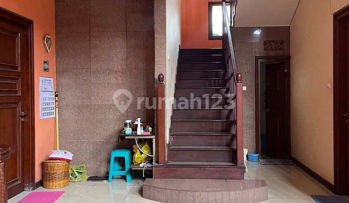 For Sale Minimalist Hook House 2 Floors Well-Maintained Condition With Fish Pond and Drying Area, Indihome Facilities Ready, Livable, Safe Neighborhood, Strategic Location in City Center Surrounded by Many Public Facilities in Soekarno Hatta, Malang City H546 2