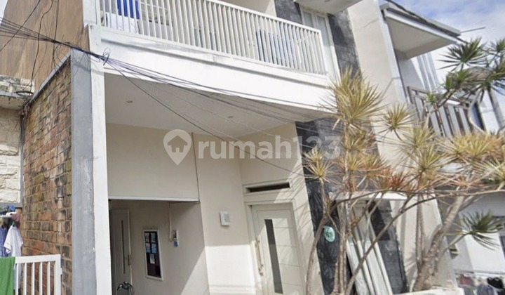 For Sale: 2-Story Minimalist Villa in Excellent Condition, Well-Maintained, Ready to Occupy. Cool Air, Mountain View, Safe Environment, Strategic Location Near Bns Tourist Area and Easy Access to Batu Square in Oro-Oro Ombolang H535.