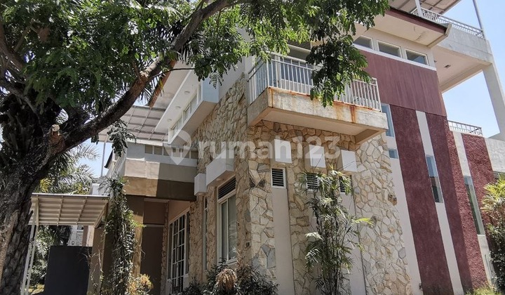 Dijual Villa Hook Minimalis 2Lt Kondisi Terawat Bagus Siap Huni View Terbaik Kota Batu dan Ingkungan Tenang Nyaman Udara Sejuk Lokasia Strtegis Dekat Alun-Alun dan Berbagai Wisata Museum Angkut di Kusuma Pesanggrahan Batu Malang H093