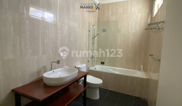 Dijual Rumah Modern 2Lt Plus Furnish dan Rooftop View Pegnngan Cakep Siap Huni Kawasan Lingkungan Nyaman Tenang dan Akses Jalan Lebar Selangkah Jalan Raya Suhat dan Pasar Blimbing Akses Mudah ke Ub di Jl Borobudur Lowokwaru Malang Kota H154 2