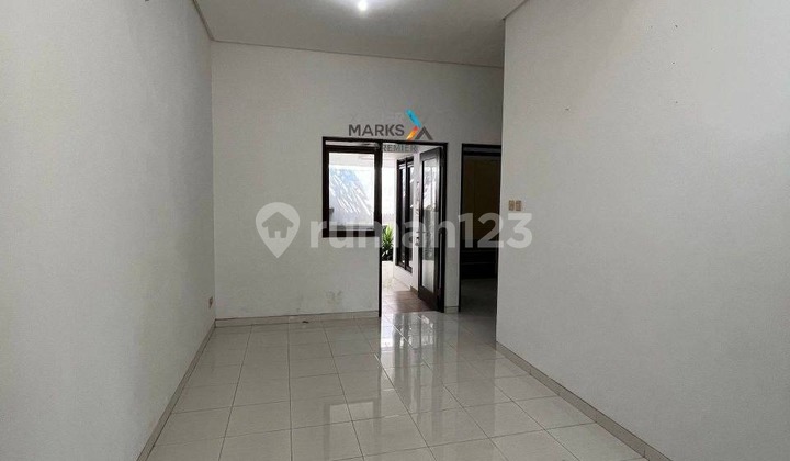 For Sale: Cheap Minimalist House in Good Condition, Well-Maintained with Canopied Parking Area, Ready to Occupancy, Cool Air, Highland, Safe Neighborhood, and Strategic Location Near Business Centers and Renowned Educational Institutions in Greenland, Malang City, H455 2