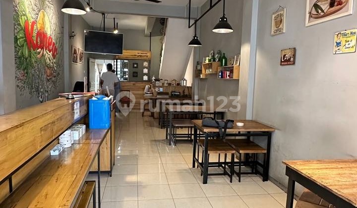 For Sale Well-Maintained 3-Story Shop House in Good Condition with Canopied Parking, Ready to Use, Located in Souvenir Center Area and Near the City Center, Easy Access to Hwa Ind School and Toll Exit with High Accessibility to Main Road on Jl Dr Sutomo, Malang City H783 2