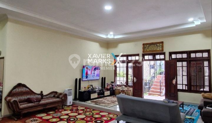 Dijual Rumah Modern 2Lt Ada Kolam Ikan Kondisi Terawat dan Bersih Minim Sekat Siap Huni Keamanan 24 Jam Dg One Gate System Row Jalan Lebar Mobil Simpangan Lancar Lokasi Strategis Dekat Pasar dan Sekolah di Jalan Warinoi Malang Kota H151 2