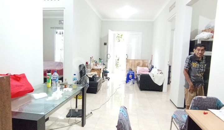 For Sale: Affordable Minimalist House in Good Condition, Covered Parking Area, Ready to Move In, 24-Hour Security Monitored by CCTV with One Gate System, Strategic Location Close to Many Public Facilities and Easy Access to Singosari Toll Gate in Riverside Malang City H194 2
