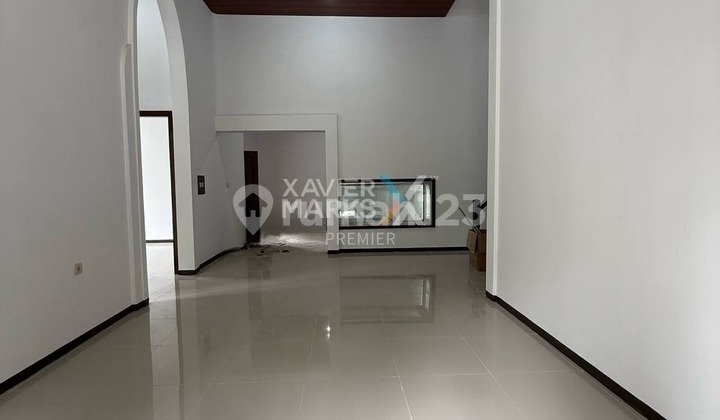 For Sale Classic Hook House 2 Floors Good Condition Very Well Maintained Ready to Live In Safe Environment With Private Cluster Strategic Location Near Araya Club House and Easy Access to Various Public Facilities in Araya Pakis Golf Cluster Malang City H289 2