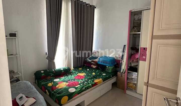 For Sale: Beautiful Minimalist 2-Story House in Clean and Well-Maintained Condition, Carport Area with Canopy, Ready to Occupy, Quiet and Safe Neighborhood, Strategic Location Close to City Center and Many Culinary Spots, Surrounded by Renowned Campuses in Green Orchid, Soekarno Hatta, Malang City, H650 2