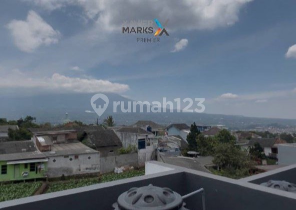 For Sale New Beautiful Minimalist Modern 2-Story Villa with Rooftop, Many Promotions, Ready to Occupy, Comfortable Environment, Cool Air, Mountain View, Strategic Location Near Many Tourist Attractions in Batu Malang Villa H003