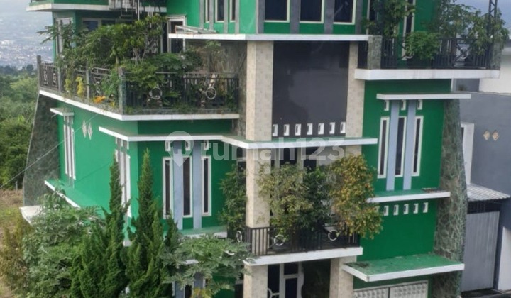 Dijual Villa Hook Minimalis 4Lt Plus Rooftop dan Bangunan Premium Kondisi Bagus Terawat Siap Huni Lingkungan Cluster Tenang dan Nyaman View Pegunungan Udara Sejuk Akses Mudah ke Selecta dan Wisata Lainnya di Bulukerto Bumiaji Batu Malang H440 Dijual Villa Hook Minimalis 4Lt Plus Rooftop dan Bangunan Premium Kondisi Bagus Terawat Siap Huni Lingkungan Cluster Tenang dan Nyaman View Pegunungan Udara Sejuk Akses Mudah ke Selecta dan Wisata Lainnya di Bulukerto Bumiaji Batu Malang H440