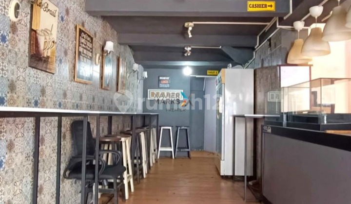 For Sale Well-Maintained 2-Story Shophouse in Good Living Condition, Central City Location, Wide Front Road, Easy Road Access, Near Tourism and Near Oro-Oro Ombo Market on Jl Oro-Oro Ombo, Klojen, Malang City G904