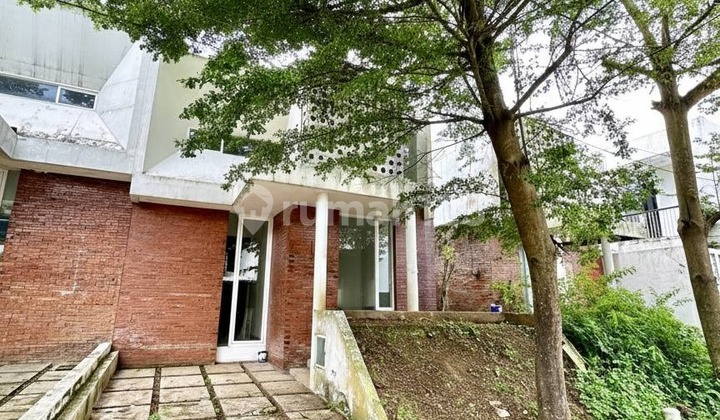 Dijual Rumah Minimalis Kondisi Terawat Ada Halaman Belakang dan Ada Area Parkir Siap Huni Lokasi Asri dan Tenang Fasilitas Perumahan Lengkap Keamanan 24 Jam Lokasi Strategis Dekat Kampus dan Pusat Kota di The Oz Tidar Malang Kota H511