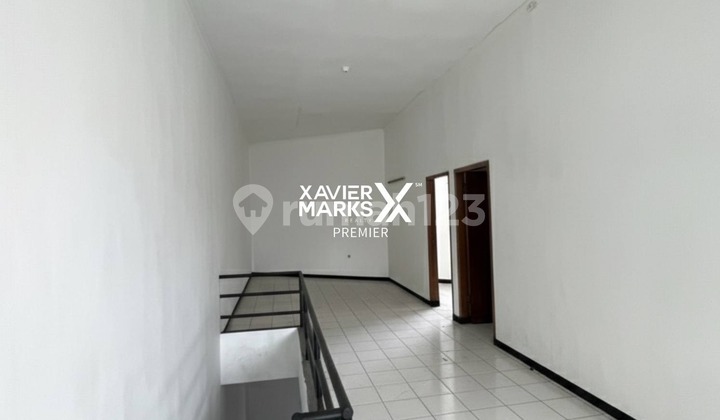 FOR SALE Strategic Shop House in City Center, 2 Floors Well-Maintained with Spacious Parking Area Ready to Use Suitable for Office or Other Businesses Located on Busy Street at Zero Point of Malang City Main Road G524 FOR SALE Strategic Shop House in City Center, 2 Floors Well-Maintained with Spacious Parking Area Ready to Use Suitable for Office or Other Businesses Located on Busy Street at Zero Point of Malang City Main Road G524