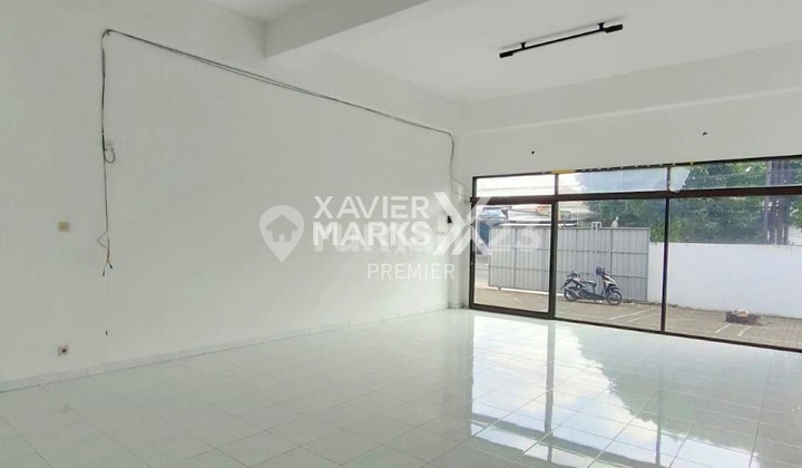 FOR RENT Spacious Warehouse, Well-Maintained Condition. Includes a Large Office Room and a Ready-to-Use Loading Dock. Strategic City Location with Tronton Truck Access in Janti, Malang City G760. FOR RENT Spacious Warehouse, Well-Maintained Condition. Includes a Large Office Room and a Ready-to-Use Loading Dock. Strategic City Location with Tronton Truck Access in Janti, Malang City G760.