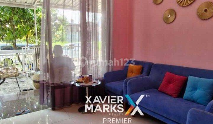 ruang tamu dijual rumah terawat dan strategis
