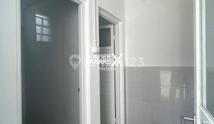 For Rent Spacious and Large Warehouse Well-Maintained Ready to Use Access for Cars or Trucks Smooth Intersection Strategic Location One Step to Abdurrachman Saleh Airport and One Step to Madyopuro Toll Road in Asrikaton Pakis Malang City H107