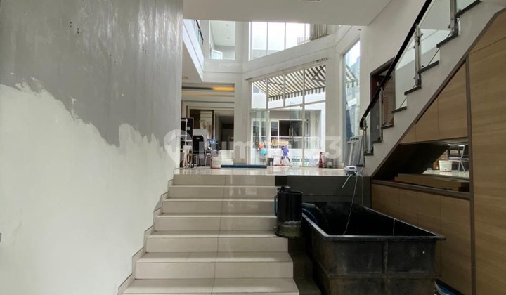 Dijual Rumah Hook Mewah 2Lt Kondisi Terawat Multifungsi dan Area Parkir Bertaman Luas Siap Huni Lingkungan Aman Nyaman Lokasi Strategis Tengah Kota Dg Akses Mudah ke Berbagai Fasilitas Umum di Permata Jingga Malang Kota H587 2