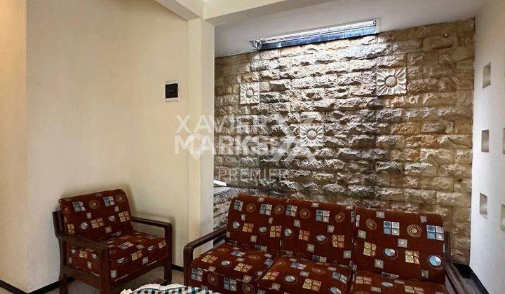 ruang tamu dijual rumah terawat dg area