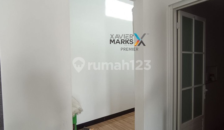 For Sale: Modern 2-Story House, Semi-Furnished with Smart Door Lock Design, Carport, Spacious, Ready to Occupy. Safe and Comfortable Environment, Strategic Location Near Airport and Toll Exit. Easy Access to Binus Campus and Shopping Centers in Pakis, Malang City. H327 2