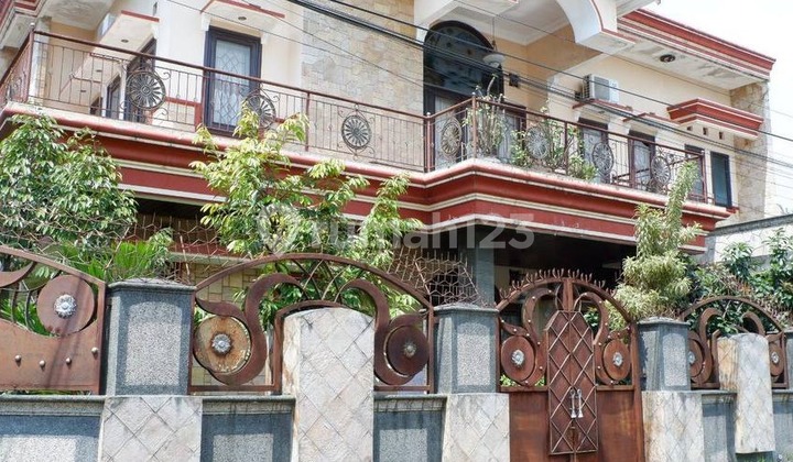 Dijual Rmah Hook Minimalis 2Lt Kondisi Terawat Ada Kolam Ikan dan Area Jemur Dg Fasilitas Indihome Ready Siap Huni Lingkungan Aman Lokasi Strategis Tengah Kota Dikelilingi Banyak Fasilitas Umum di Soekarno Hatta Malang Kota H546