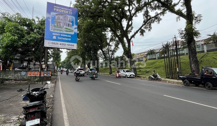 For Sale: Well-Maintained 2-Storey Shop House in Good and Clean Condition, with Spacious Parking Area, Ready to Use, Strategic Location at the Start of the Main Road, One Step to Soepraoen Hospital, and Easy Access to BCA and Bima Sakti on Jalan S Supriadi, Malang City H886 2