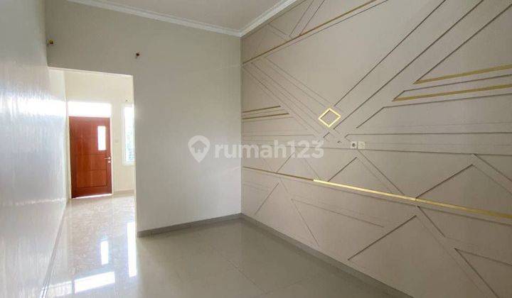 Dijual Rumah Mewah 2LT Dan Nyaman Di Daerah Malang Kota D113 2