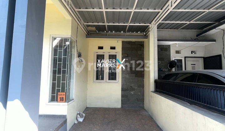 For Sale Minimalist House in Good, Clean, and Well-Maintained Condition with Drying Area and Parking, Ready to Occupy. Strategic Location in the City Center, Easy Access to UB Hospital and Steps Away from Polinema on Soekarno Hatta Street, Malang City H473. 2