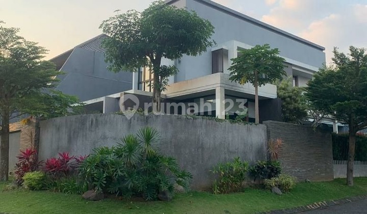 Dijual Rumah Hook Mewah Terawat dan Semi Furnish Bangunan Estetik Siap Huni Keamanan 24 Jam Dg One Gate System Banjir Row Jalan Kembar Lokasi Strategis Selangkah ke Kampus Unmer dan Pusat Perbelanjaan di Istana Dieng Tidar Malang Kota H304