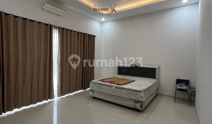 Dijual Rumah Mewah dan Megah 3Lt Kondisi Sangat Terawat dan Bersih Area Parkiran Luas Siap Huni Lingkungan Aman Asri dan Row Jalan Lebar Fasilitas Perumahan Terlengkap Akses Mudah ke Pusat Kota dan Kampus di Greenwood Boulevard Pakis Malang Kota H439 2