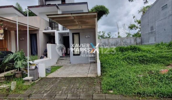 For Sale: Modern Minimalist and Well-Maintained House, Fully Furnished with Extensive Remaining Land at the Back, Ready to Occupy, Ideal for Binus Students or Employees, Strategic Location Just a Step Away to Binus Araya and Close to Culinary Spots at Denmoza Hill Araya, Malang City, H346. For Sale: Modern Minimalist and Well-Maintained House, Fully Furnished with Extensive Remaining Land at the Back, Ready to Occupy, Ideal for Binus Students or Employees, Strategic Location Just a Step Away to Binus Araya and Close to Culinary Spots at Denmoza Hill Araya, Malang City, H346.