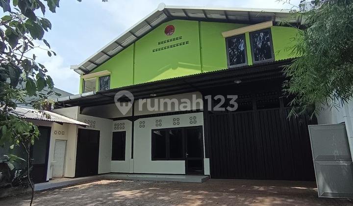 FOR SALE Modern Spacious Well-Maintained Warehouse with Many Rooms, Wide Parking Area and Smoking Area, Ready to Occupy, Near Airport, Large Vehicle Access, Near Toll Exit on Abd Saleh Road Axis, Pakis, Malang City G716