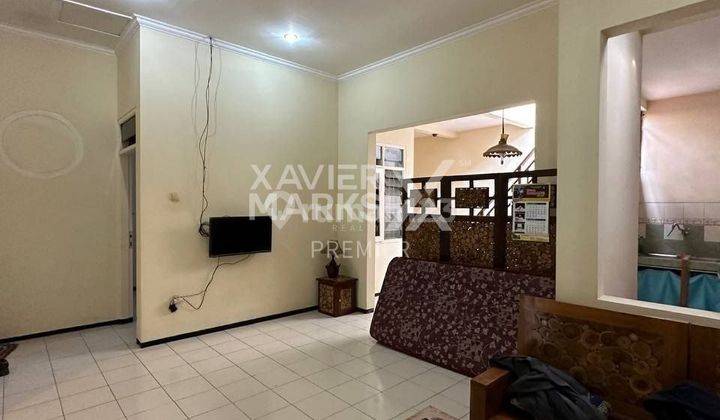 ruang keluarga dijual rumah terawat dg area
