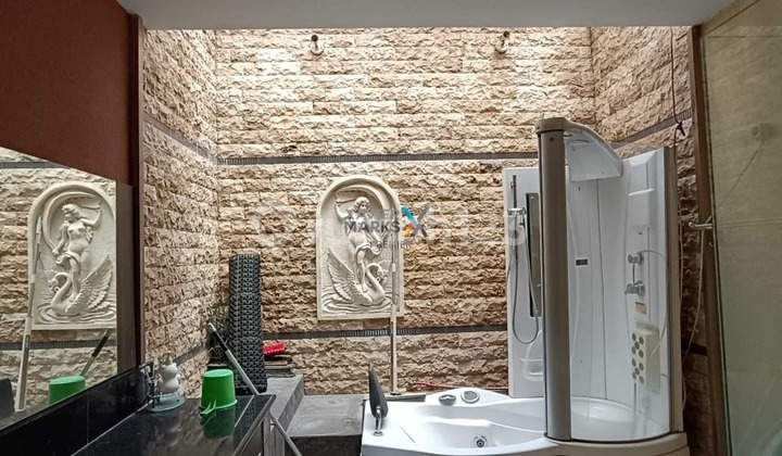 For Sale Luxury Hook House 2 Floors Sturdy and Well-Maintained Ready to Occupy Beautiful and Comfortable Environment in Favorite Cluster Location Near City Center Easy Access to Plaza Araya and Persada Hospital in Araya Housing Blimbing Malang City H571 2