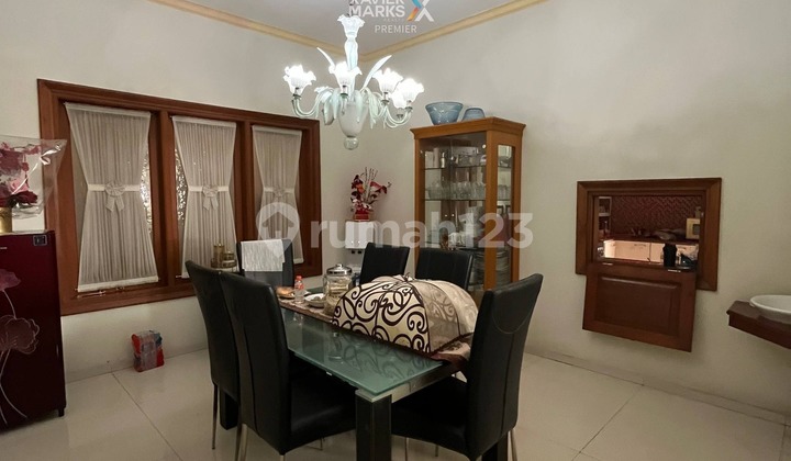 For Sale Beautiful Luxury House in Well-Maintained and Tidy Condition with Back Garden, Ready to Occupy, Comfortable Environment. Location on Jalan Kembar, Easy Access to City Center and Idjen Boulevard, Surrounded by Prestigious Campuses at Istana Dieng Boulevard, Malang City H366 2
