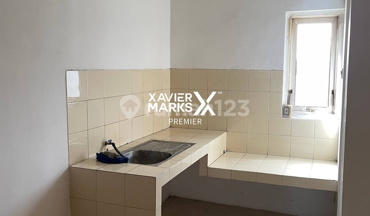 For Sale Well-Maintained Shop House in City Center 2 Floors Good Clean Condition with Spacious Parking Area Ready to Use Strategic Location Suitable for Business or Commerce Near Bustling Area and Tawangmangu Market Easy Access to Kotabaru Station in Malang City H813 2
