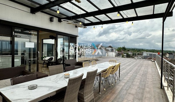 For Sale: Luxurious Villa-Themed 3-Storey House with 270-Degree Rooftop View and Private Pool, Semi-Furnished with Premium Materials, Ready to Occupy. Safe and Quiet Neighborhood, Easy Access to Batu and Close to Public Facilities in Karangploso, Malang. H555 2