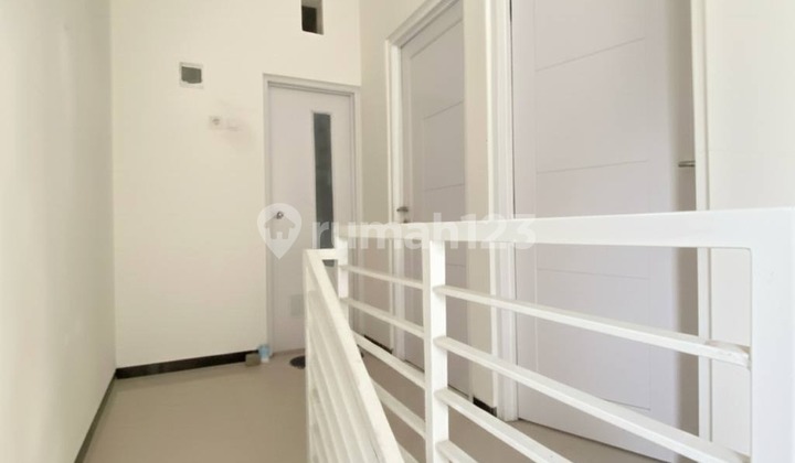For Sale Beautiful Modern 2-Story House, Well-Maintained, Move-in Ready, High Investment Value Environment, 24-Hour Security with One Gate System, Location Close to City Center and Prestigious Brawijaya University, Easy Access to Tlogo Mas Mall, Soekarno Hatta Street, Malang City, H466 2