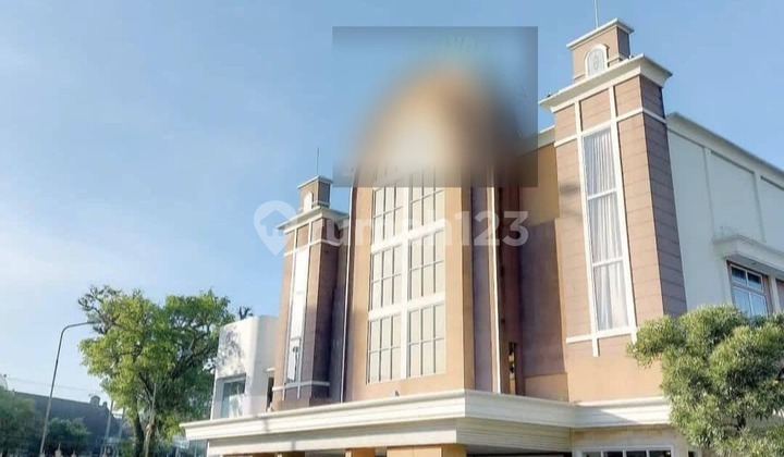 FOR SALE Well-Maintained Active Hotel with Complete Facilities, Spacious Parking Area, Strategic Location in the City Center, Close to Culinary and Tourist Icons, Easy Access Everywhere on JL Basuki Rahmat, Klojen, Malang City G352